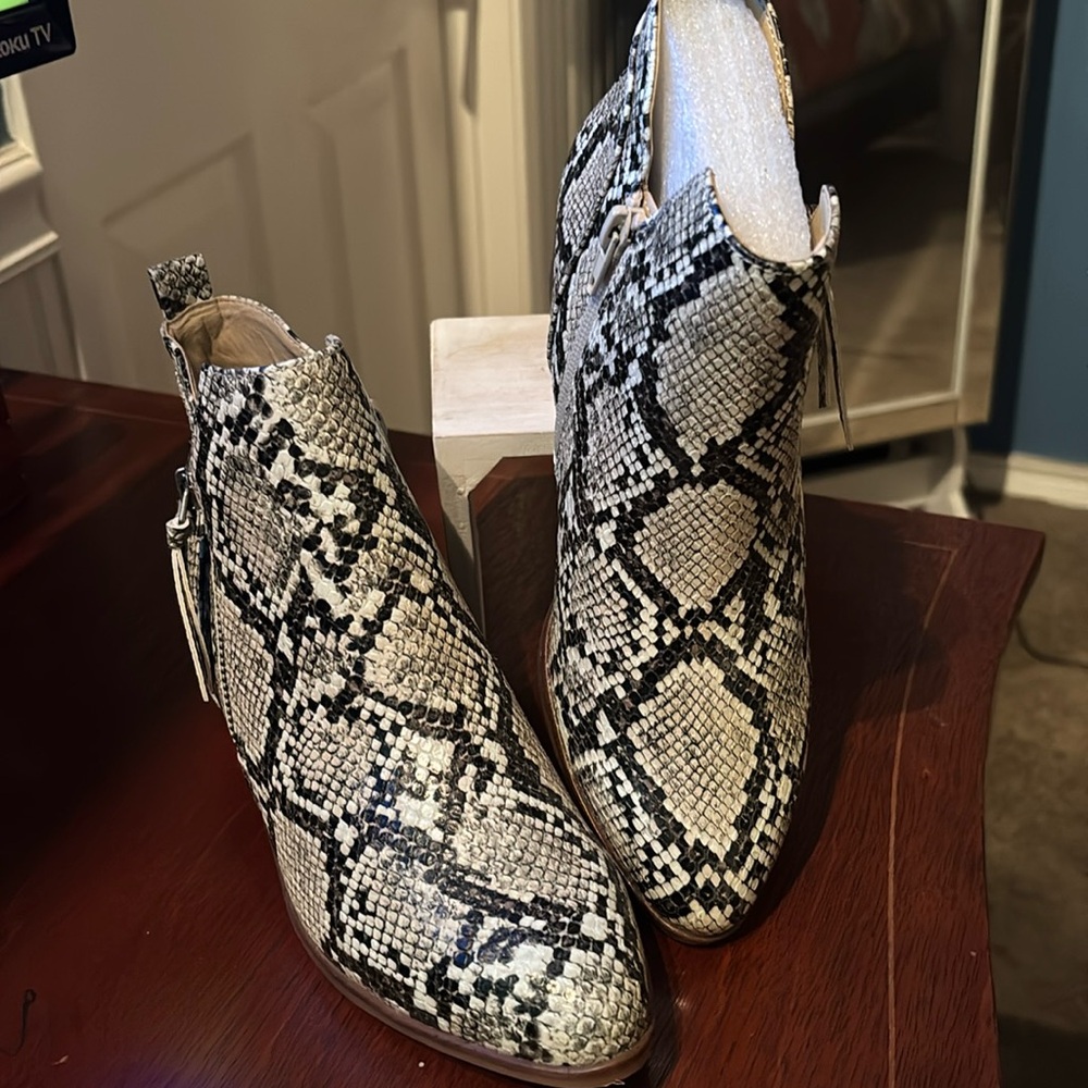 NWOT MIA Auden Faux Snakeskin Ankle Booties.
